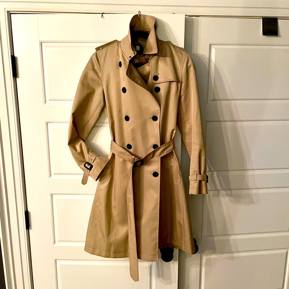 Authentic Burberry Trench Coat New Condition